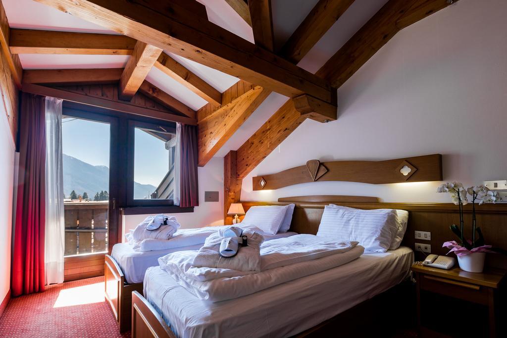 Hotel Collini Pinzolo Exterior foto