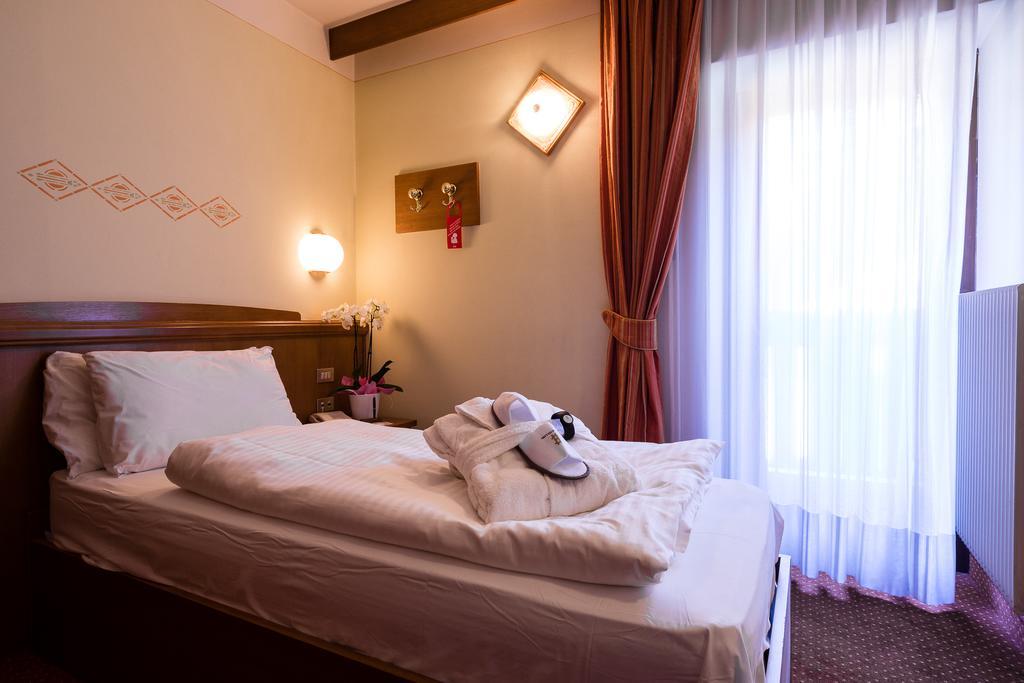 Hotel Collini Pinzolo Exterior foto