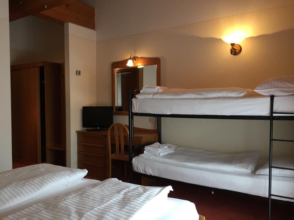Hotel Collini Pinzolo Cameră foto