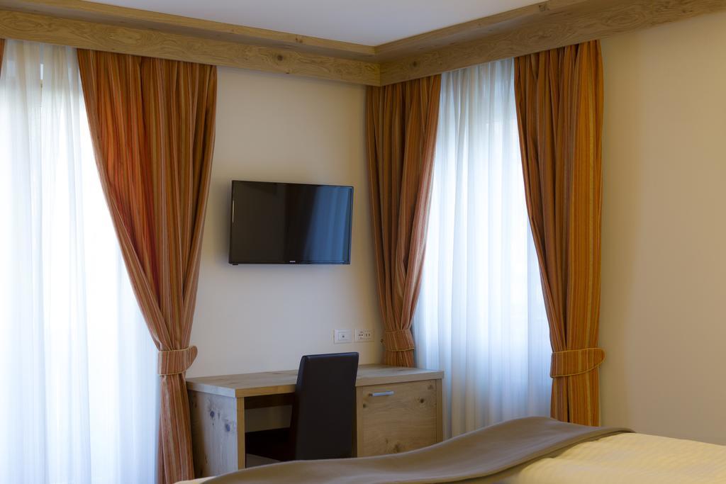 Hotel Collini Pinzolo Exterior foto